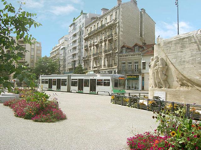 Saint-Etienne/immobilier/CENTURY21 Seux Immobilier/ place fourneyron saint etienne tramway