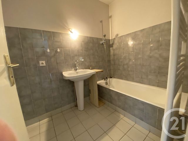 Appartement T3 à louer - 3 pièces - 70.0 m2 - MONTBRISON - 42 - RHONE-ALPES - Century 21 Seux Immobilier