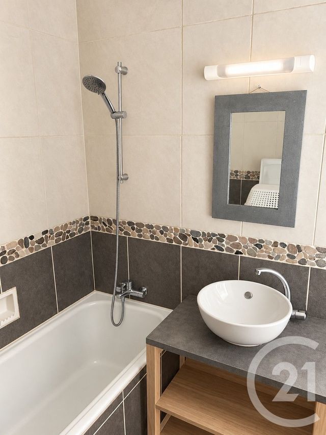 Appartement F3 à louer - 3 pièces - 82.9 m2 - ST ETIENNE - 42 - RHONE-ALPES - Century 21 Seux Immobilier